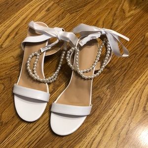 Adorable white heels